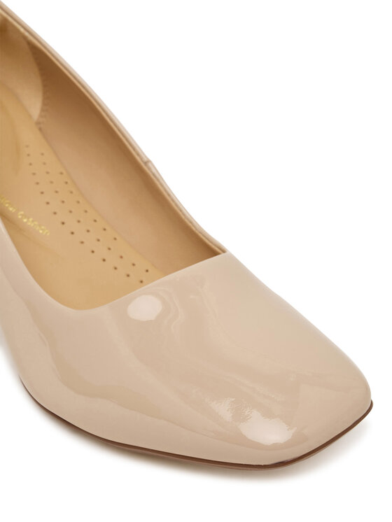 Clarks Туфлі Clarks Fernie Court 26183034 Світло-бежевий