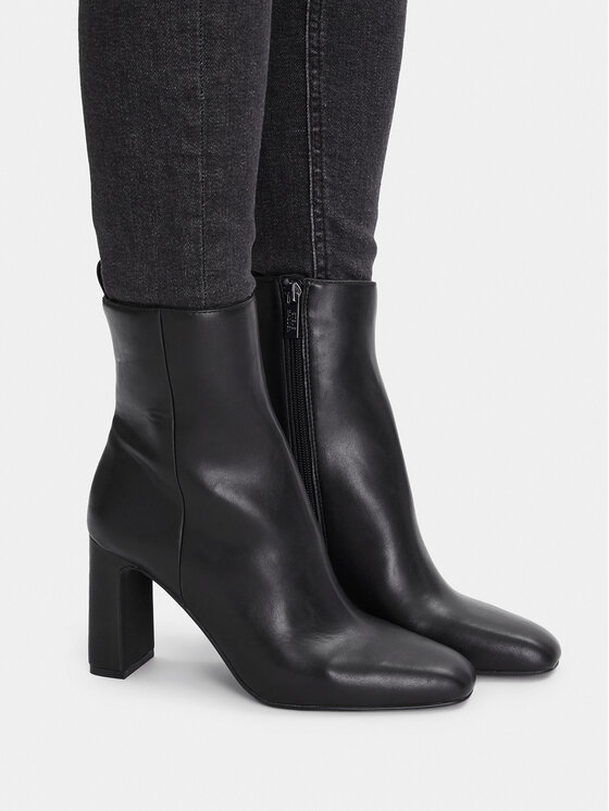 Steve Madden Členková obuv Steve Madden Adelisa SM11002626 Čierna