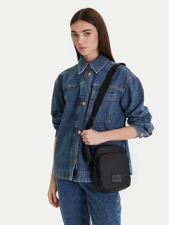 Calvin Klein Ľadvinka Calvin Klein Puffer Utility Reporter LV04D3200G Čierna