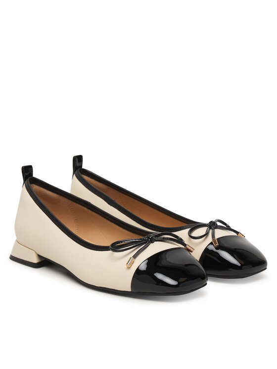Clarks Туфлі Clarks Ubree15 Poppy 26186333 Écru