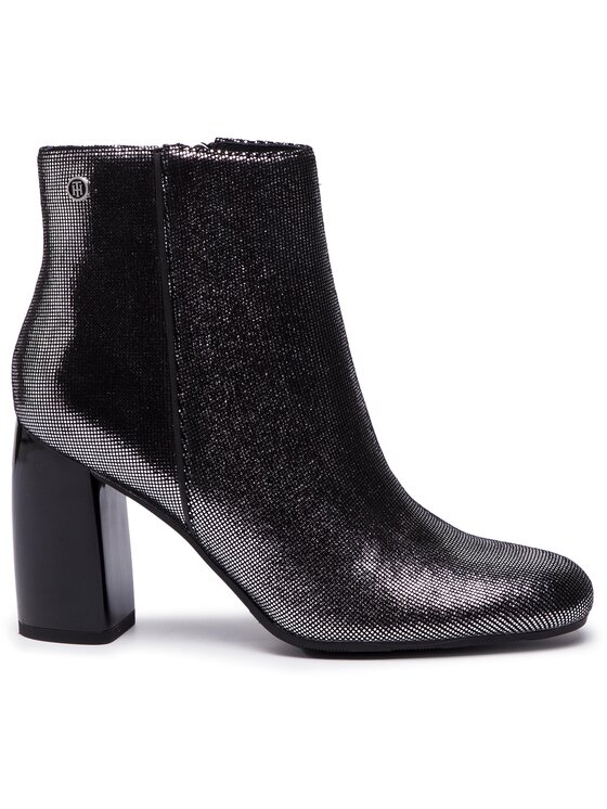 Tommy Hilfiger Členková obuv Tommy Hilfiger Shiny Metallic Suede Bootie FW0FW03695 Strieborná
