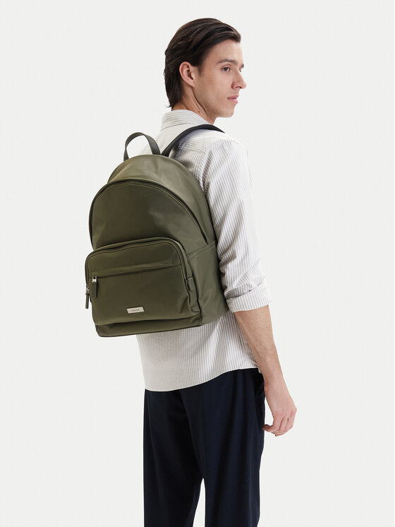 Calvin Klein Taška cez rameno Calvin Klein Sleek Round Backpack LV04D3143G Zelená
