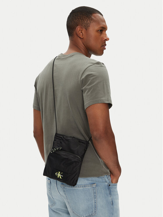Calvin Klein Geantă crossover Calvin Klein Tech Utility Small Cb LV04G1079G Negru