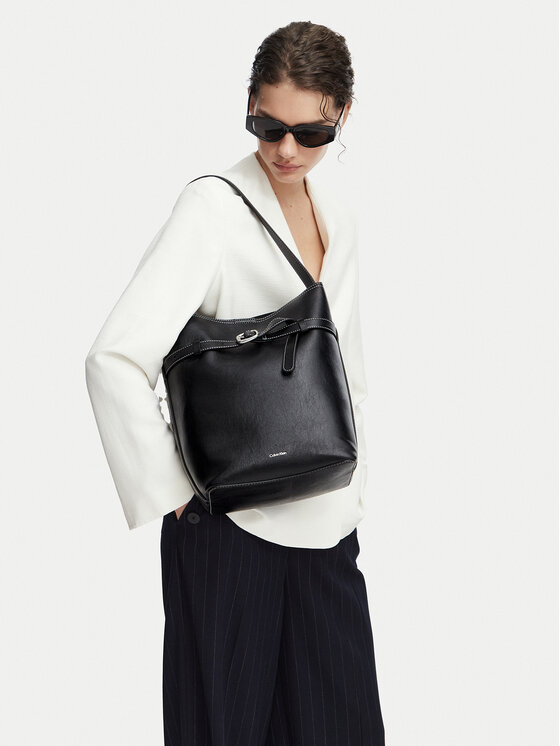 Calvin Klein Soma Calvin Klein Buckle Medium Bucket LV04F3551G Melns