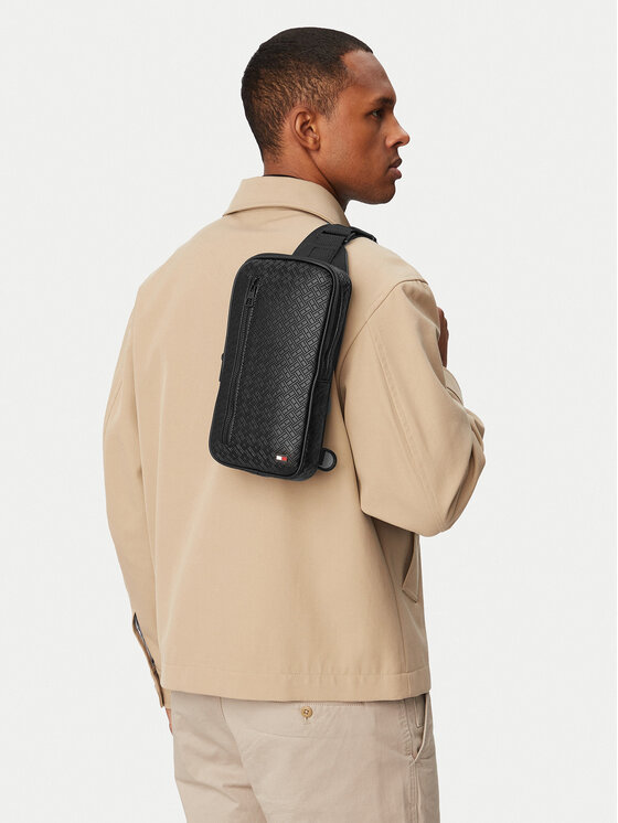 Tommy Hilfiger Taška cez rameno Tommy Hilfiger Embossed Flag Sling Bag AM0AM14191 Čierna