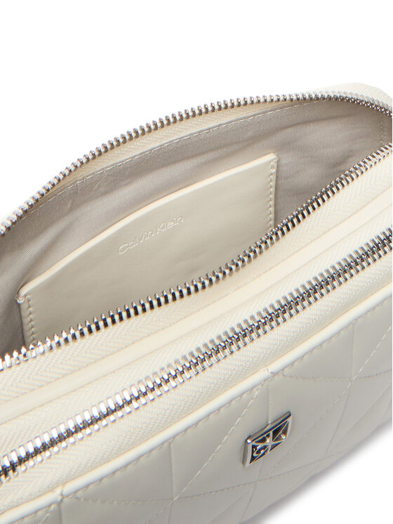 Calvin Klein Torbica Calvin Klein Quilted Camera Bag LV04F3328G Bijela