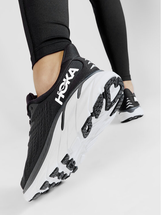 Hoka Tekaški čevlji Hoka W Clifton 8 Wide 1121374 Črna