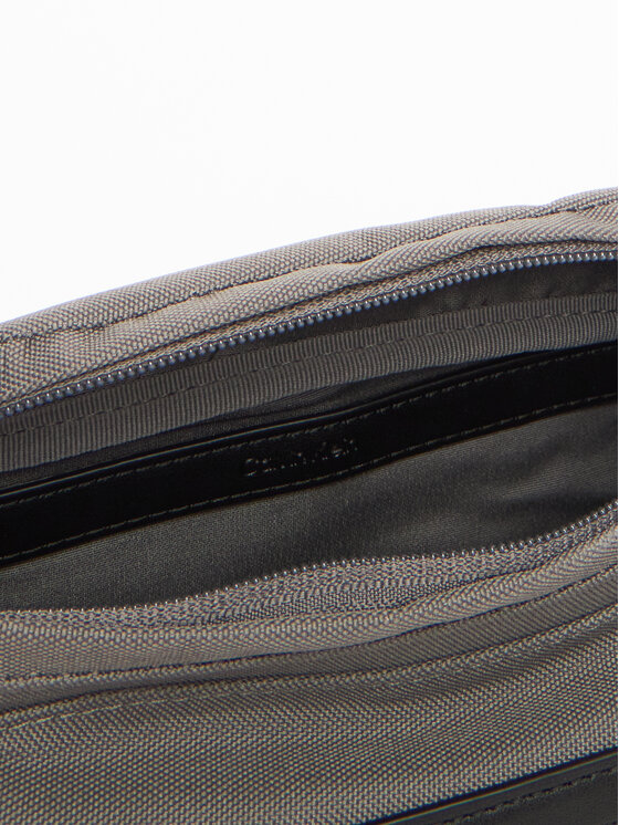 Calvin Klein Torbica za okrog pasu﻿ Calvin Klein Contrast Belt Bag LV04D3073G Siva