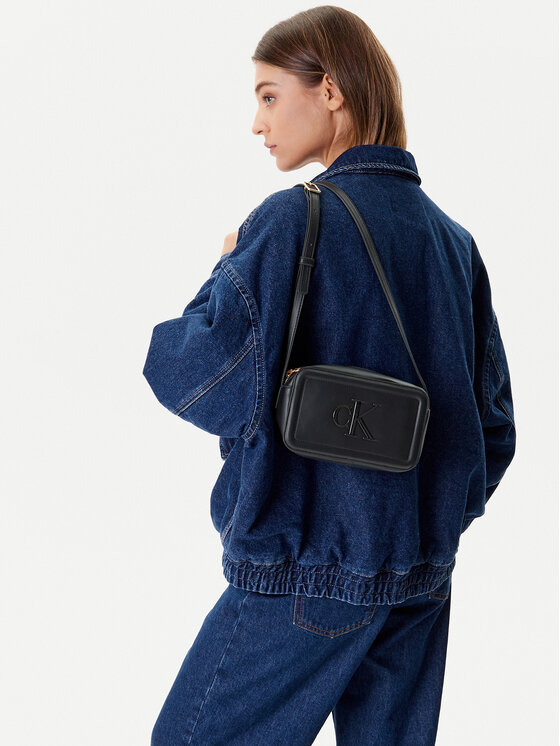 Calvin Klein Kabelka Calvin Klein Bold Ck Camera Bag LV04F3220G Černá