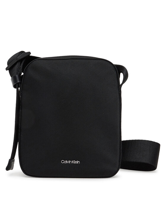 Calvin Klein Taška cez rameno Calvin Klein Ck Ease Reporter S K50K512886 Čierna