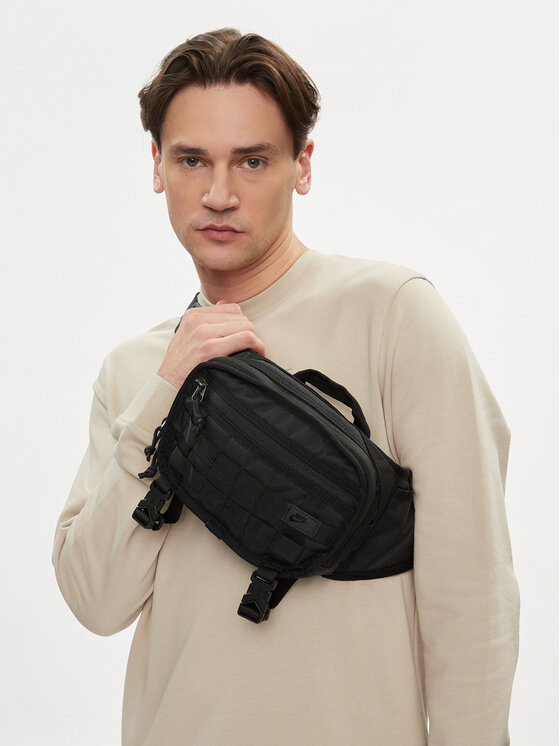 Nike Torbica oko struka﻿ Nike CQ3817-010 Crna