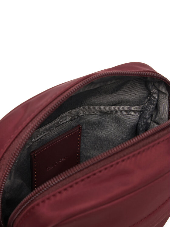 Calvin Klein Torbica za okrog pasu Calvin Klein Sleek Reporter LV04D3180G Bordo rdeča