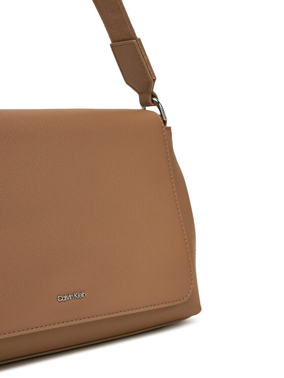 Calvin Klein Дамска чанта Calvin Klein K60K613085 Бежов