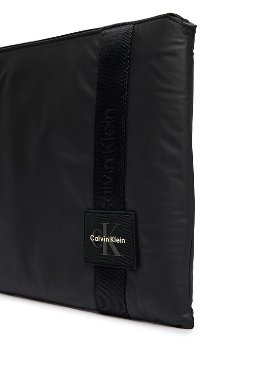 Calvin Klein Futrola za laptop Calvin Klein Rubberized Laptop Sleeve W/ Hand LV04D1294G Crna