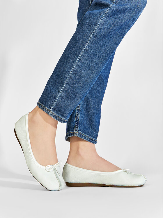 Clarks Балетки Clarks Freckle Ice 203544554 Білий