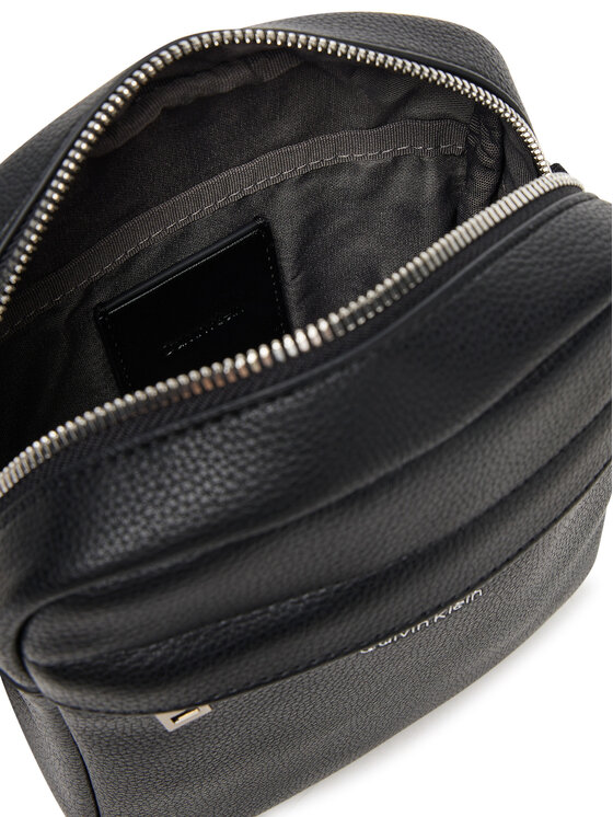 Calvin Klein Válltáska Calvin Klein Raised Reporter LV04D3160G Fekete