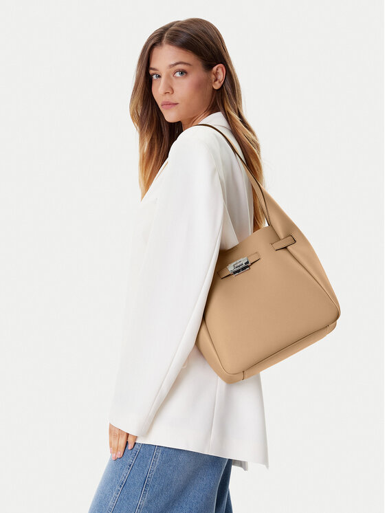 DKNY Táska DKNY R52CAK42 Barna