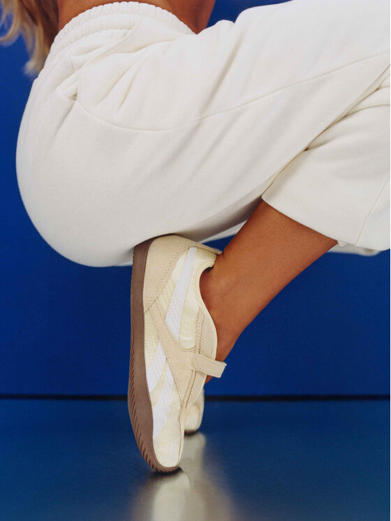 Reebok Reebok Pantalones de chándal Reebok x Ewa Chodakowska RK25981CCW Crema Regular Fit