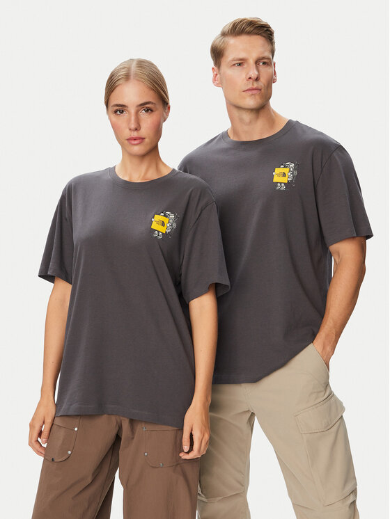 The North Face The North Face Camiseta Gear Up Get Out NF0A8JB4 Gris oscuro Regular Fit