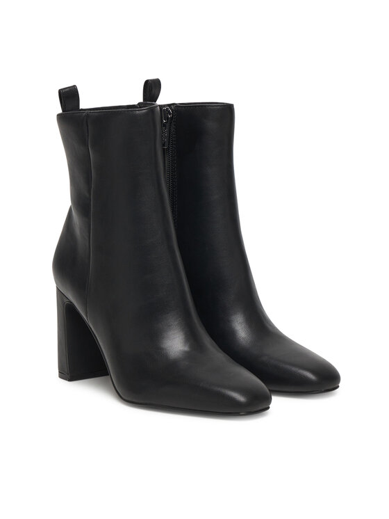 Steve Madden Členková obuv Steve Madden Adelisa SM11002626 Čierna