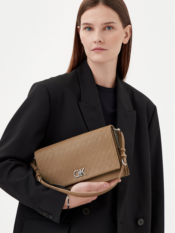 Calvin Klein Kabelka Calvin Klein Ck Elongated Shoulder Bag_Mono K60K613139 Béžová