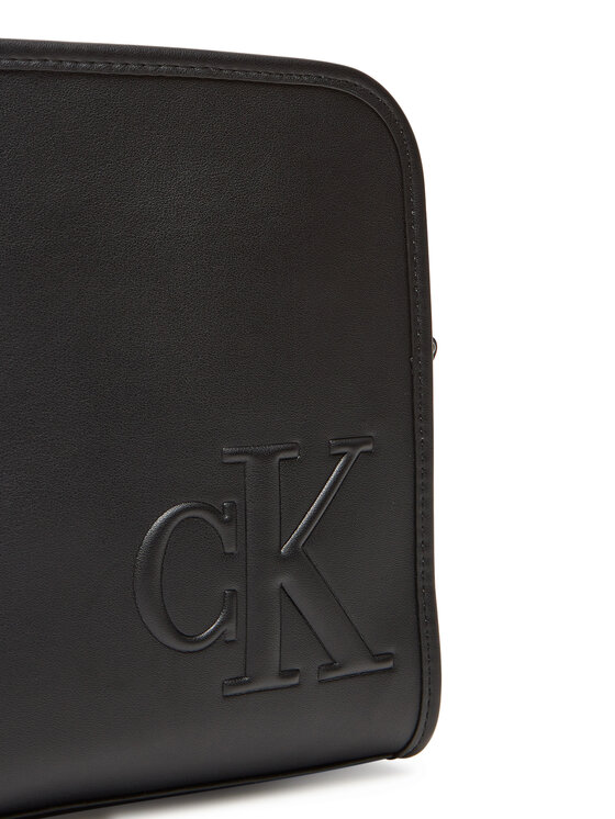 Calvin Klein Taška cez rameno Calvin Klein Sculpted Impression Reporter 18 LV04G3157G Čierna