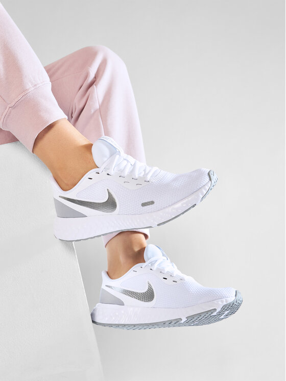 Nike Buty do biegania Nike Revolution 5 BQ3207 100 Biały