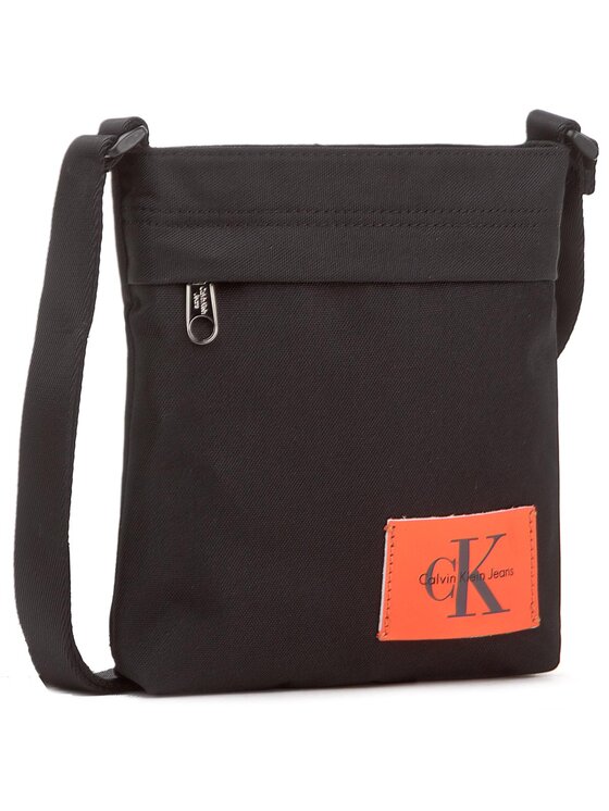 Calvin Klein Jeans Geantă crossover Calvin Klein Jeans Sport Essential Micro Flatpack K40K400045 Negru