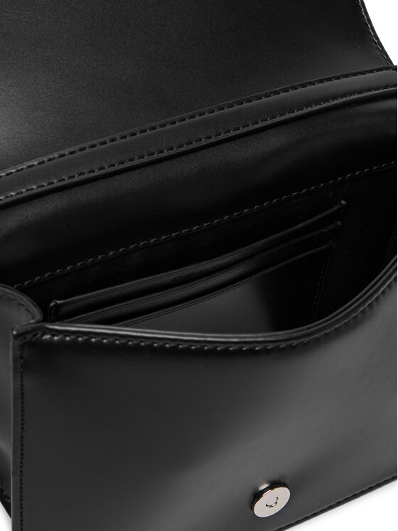 Calvin Klein Ročna torba Calvin Klein Quilted Mini Chain Bag LV04F3321G Črna
