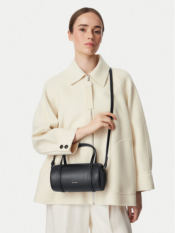 Calvin Klein Kabelka Calvin Klein Foil Logo Small Duffle Bag LV04F3663G Černá