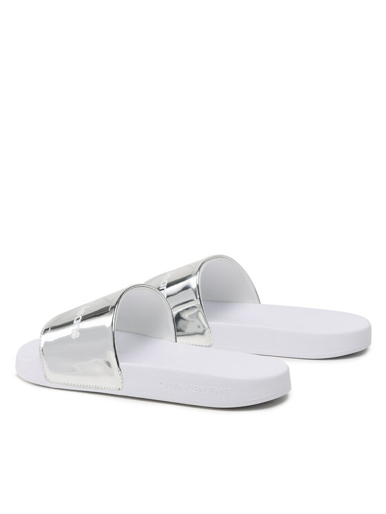 Calvin Klein Jeans Şlapi Calvin Klein Jeans Slide Metallic Monologo YW0YW00638 Argintiu