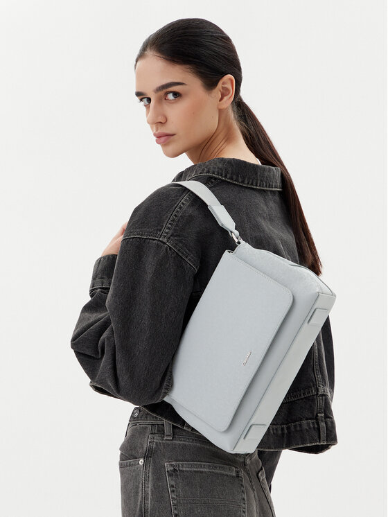 Calvin Klein Ročna torba Calvin Klein Ck Must Satchel_Mono K60K613181 Siva