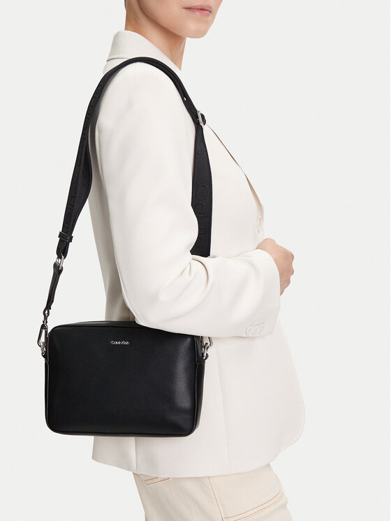 Calvin Klein Kabelka Calvin Klein Ck Must Small Camera Bag LV04F3097G Černá