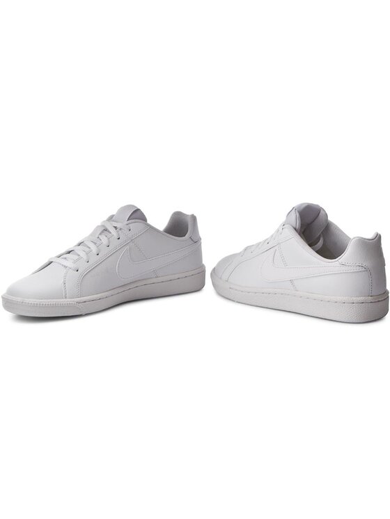 Nike Снікерcи Nike Court Royale 833535 102 Білий