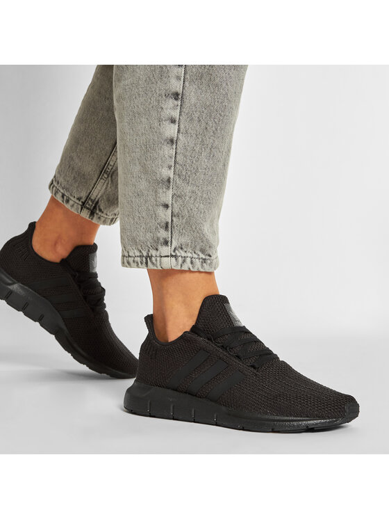 adidas Снікерcи adidas Swift Run J F34314 Чорний