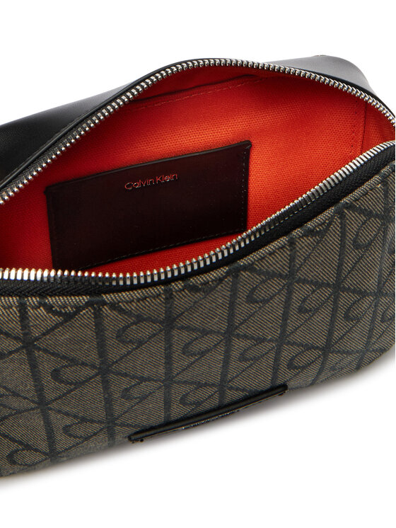 Calvin Klein Borsetta Calvin Klein Emblem Trio Pebble Shoulder Bag LV04F3533G Cachi