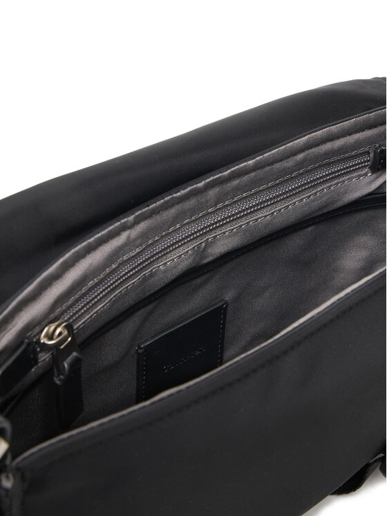Calvin Klein Сак Calvin Klein Sleek Small Messenger LV04D3147G Черен