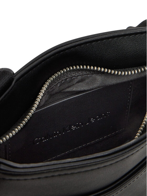 Calvin Klein Jeans Taška cez rameno Calvin Klein Jeans Mono Logo Flat Pack 18 LV04G3107G Čierna