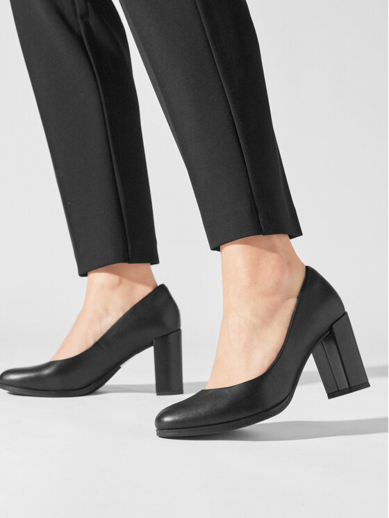 Clarks Туфлі Clarks Freva85 26170968 Чорний