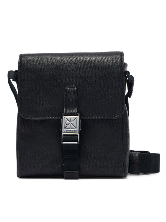 Calvin Klein Taška cez rameno Calvin Klein Emblem Hw Flap Reporter LV04D3506G Čierna