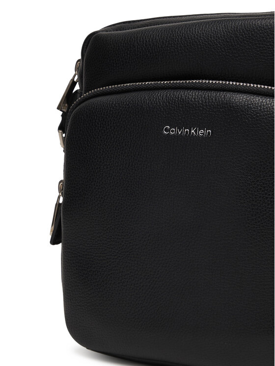 Calvin Klein Мъжка чантичка Calvin Klein Raised Pocket Reporter LV04D3317G Черен