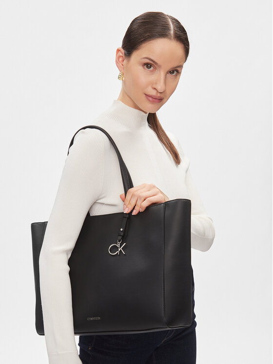 Calvin Klein Ročna torba Calvin Klein Ck Must Shopper Md K60K610610 Črna
