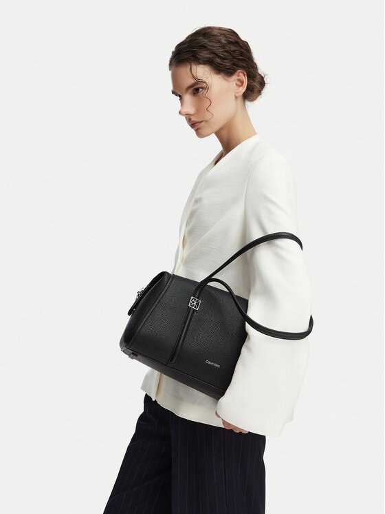 Calvin Klein Torebka Calvin Klein Emblem Hw Pebble Doctor Shoulder LV04F3614G Czarny