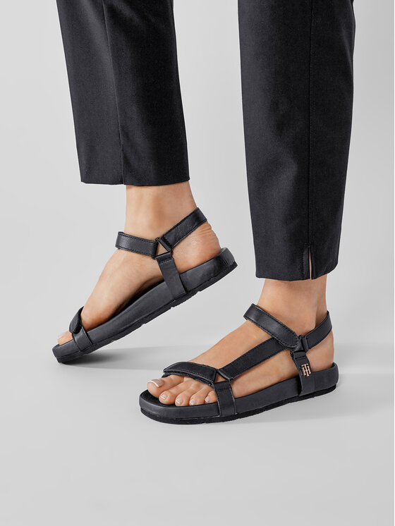 Tommy Hilfiger Sandali Tommy Hilfiger Th Interlock Flat Sandal FW0FW05623 Črna