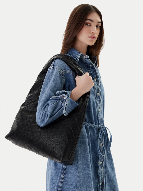 Calvin Klein Torbica Calvin Klein Emblem Aop Puffer Lg Shoulder Ba LV04F3199G Crna