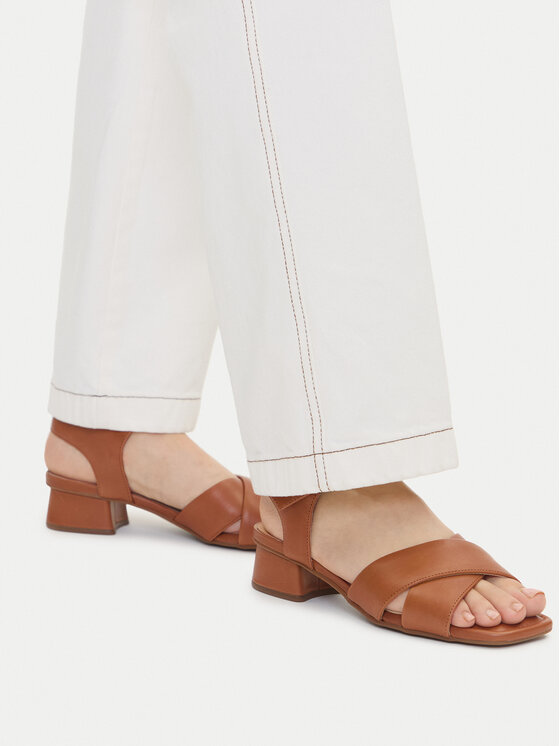 Clarks Σανδάλια Clarks Serina35 Cross 26181346 Καφέ