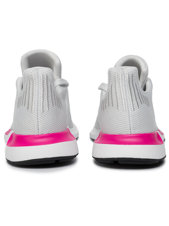 adidas Сникърси adidas Swift Run J EE7024 Бял
