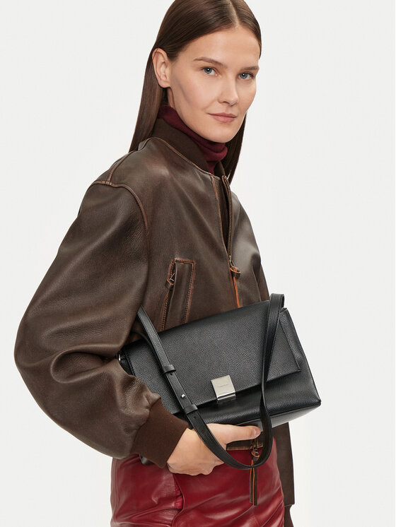 Calvin Klein Kabelka Calvin Klein Ck Plaque Medium Shoulder Bag K60K612783 Čierna