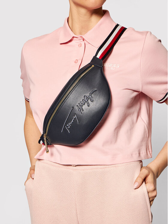 Tommy Hilfiger Ledvinka Tommy Hilfiger Iconic Tommy Bumbag AW0AW09958 Tmavomodrá