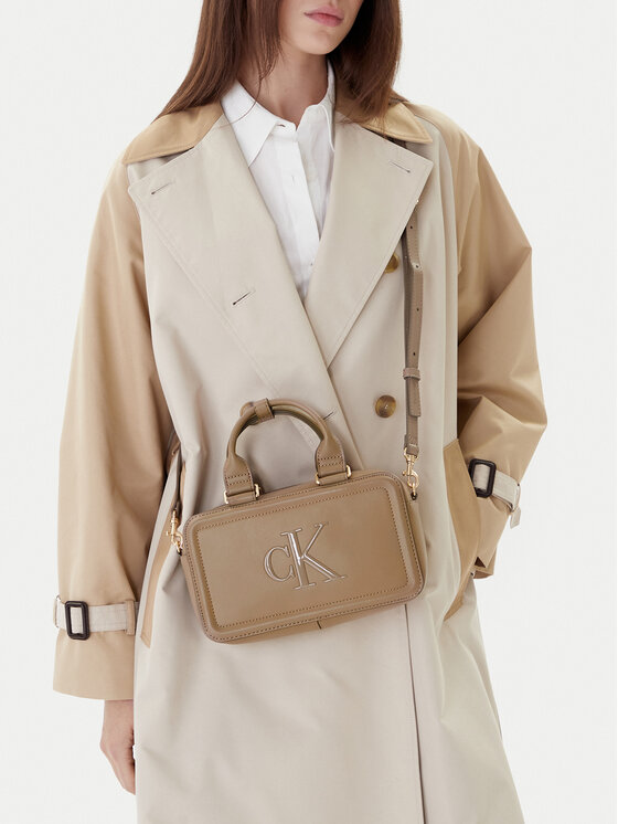 Calvin Klein Torbica Calvin Klein Bold Ck Elongated Mini Tote LV04F3411G Bež